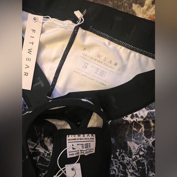 Fit Wear Women’s Matching Workout Outfit Sz Small Bottom/Sz L Top  Black & White - Picture 8 of 12